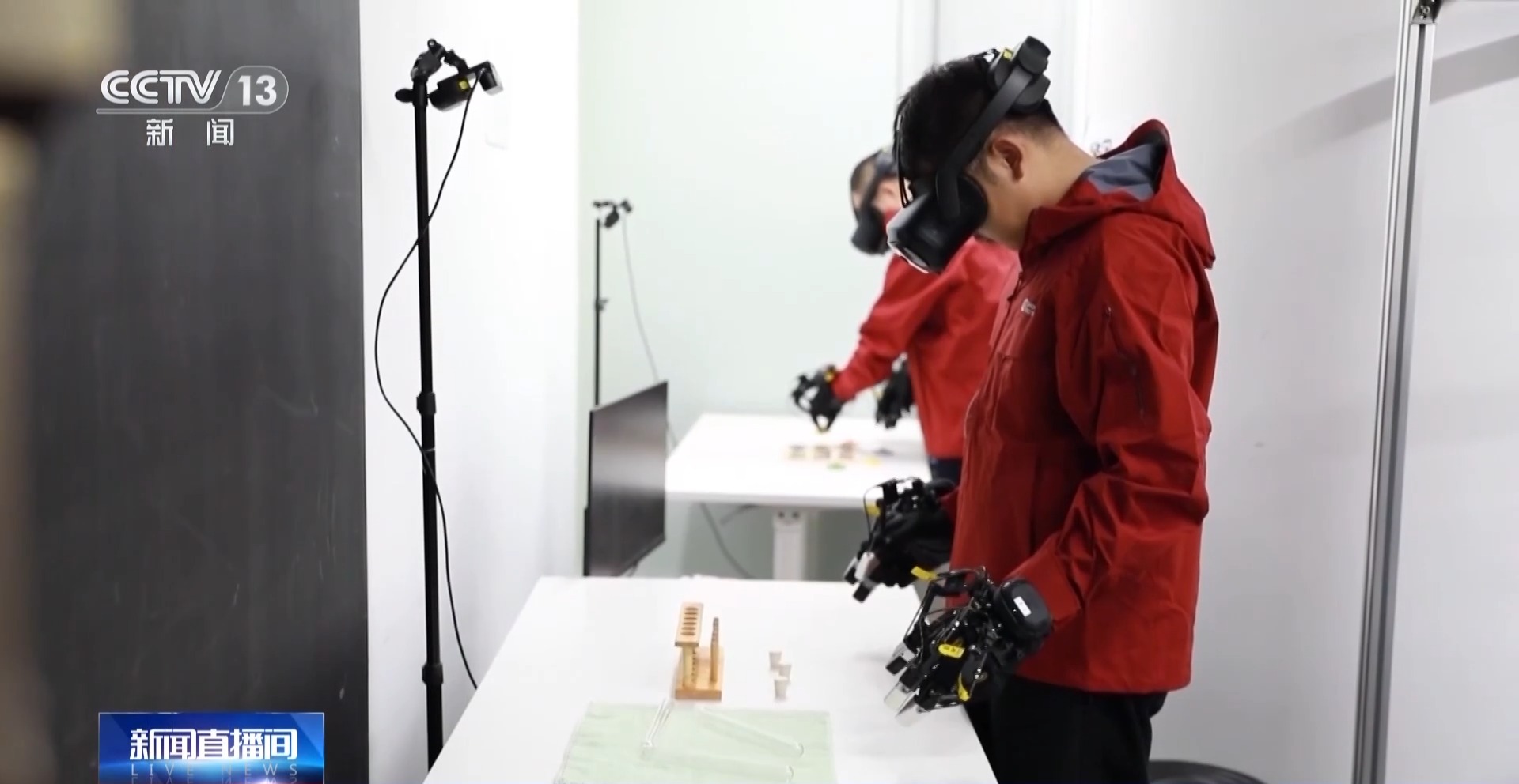 奋进“十五五”实干开新局丨看得懂会行动AI加持让机器人更聪明(图4)