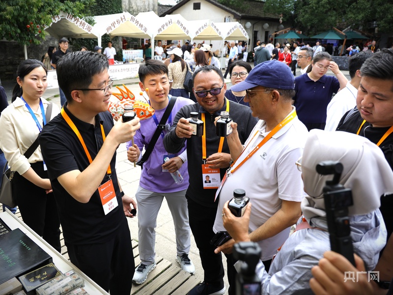 从“水墨画”中活起来、火起来(图2)