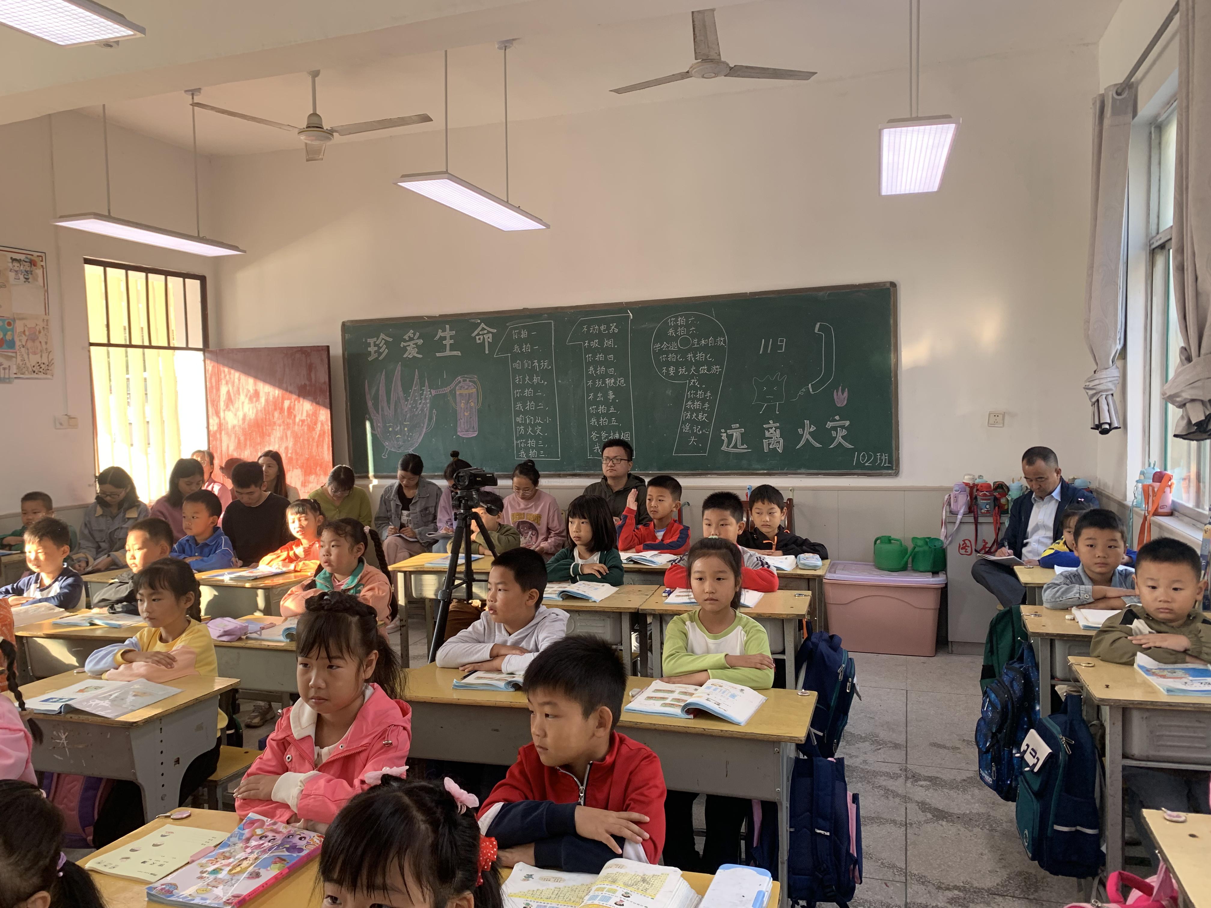 C:/Users/石牌中心学校向/Desktop/微信图片_20231103105801.jpg微信图片_20231103105801