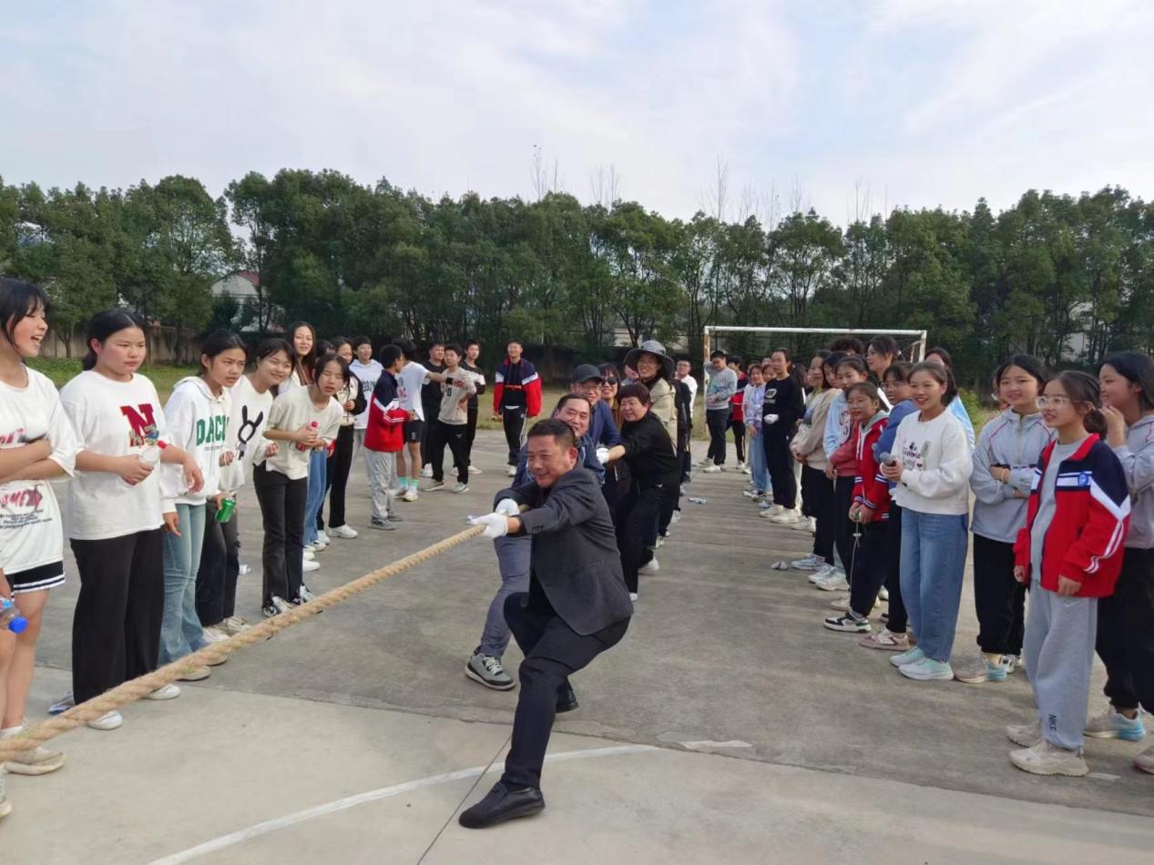 师生拔河