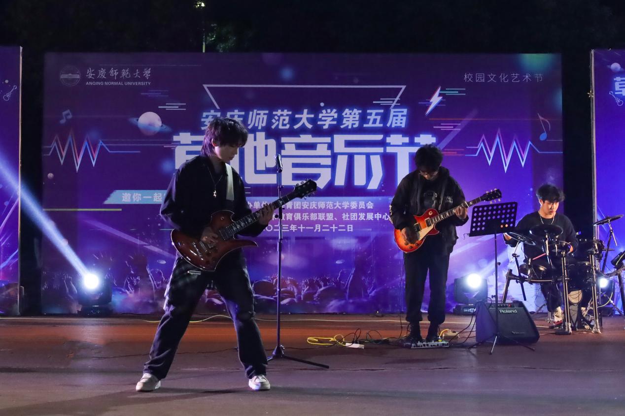 乐队演奏中景