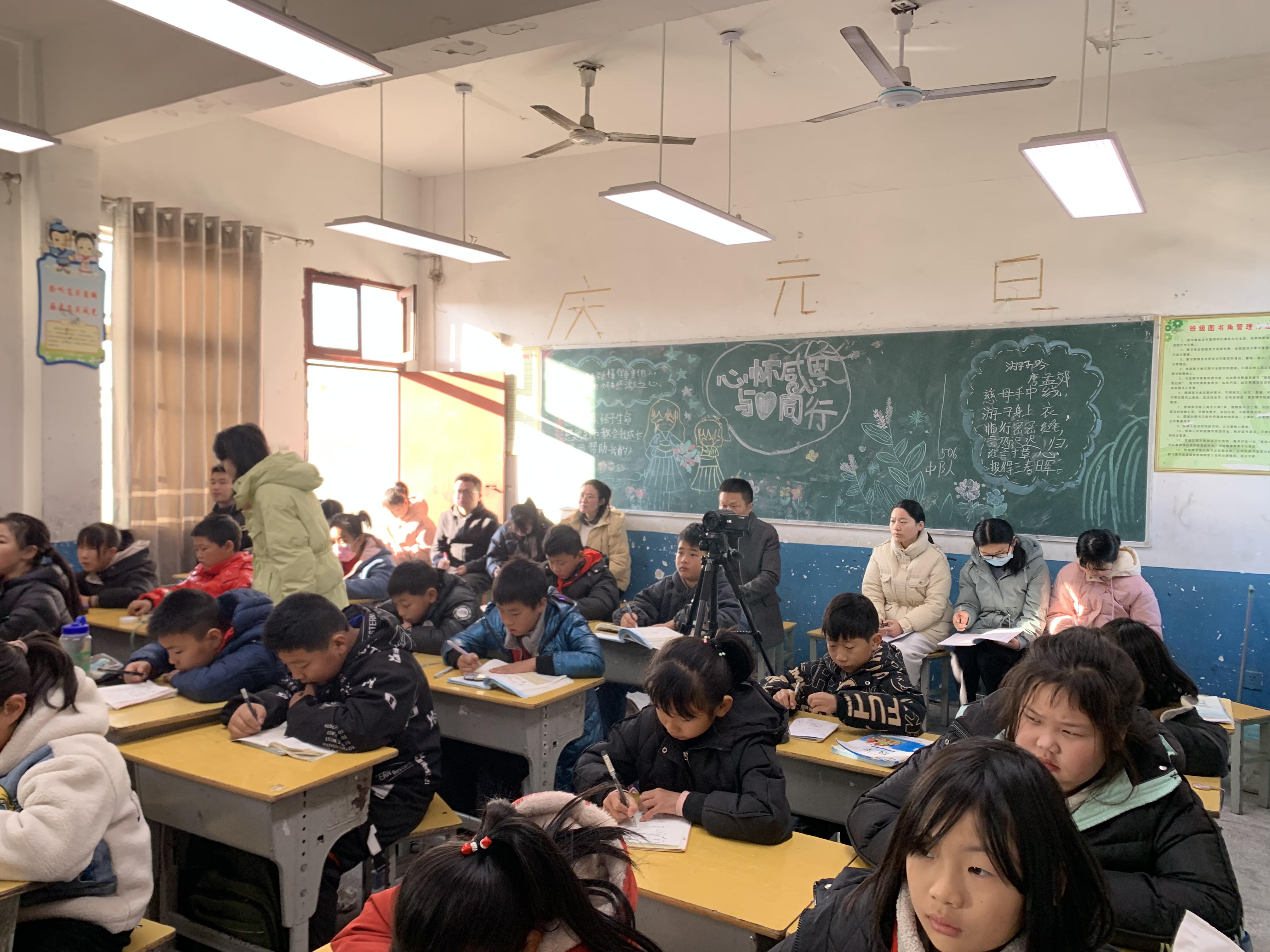 C:/Users/石牌中心学校向/Desktop/微信图片_20231201092601.jpg微信图片_20231201092601