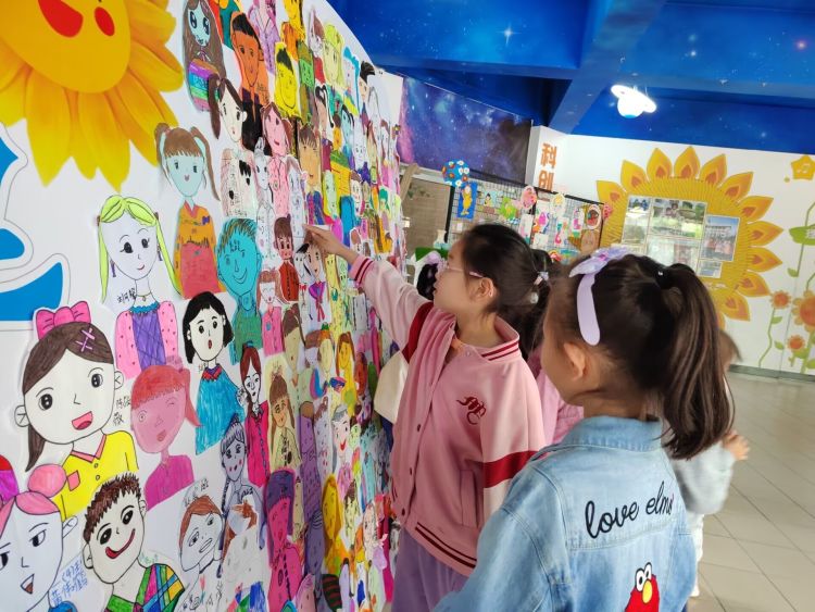 简篇-【立德树人固本行动•美育亮工程⑤】快来围观——葵宝们的艺术展