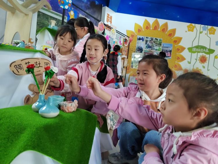 简篇-【立德树人固本行动•美育亮工程⑤】快来围观——葵宝们的艺术展