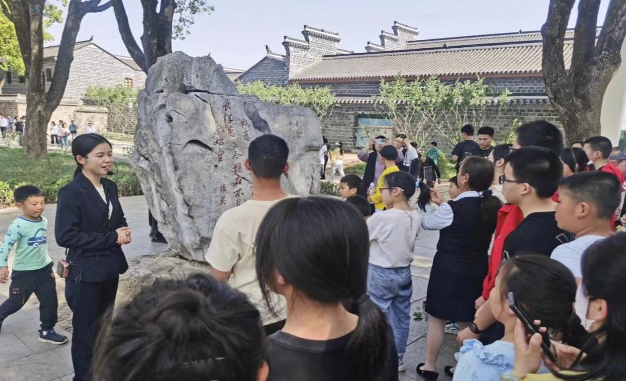 C:\Users\ACER\AppData\Local\Temp\WeChat Files\32dfe33e8d62b1c7a980513efc5a7d8.jpg