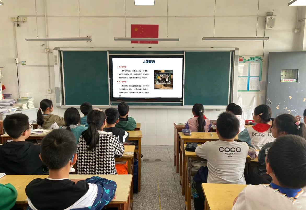 图示, 示意图

中度可信度描述已自动生成