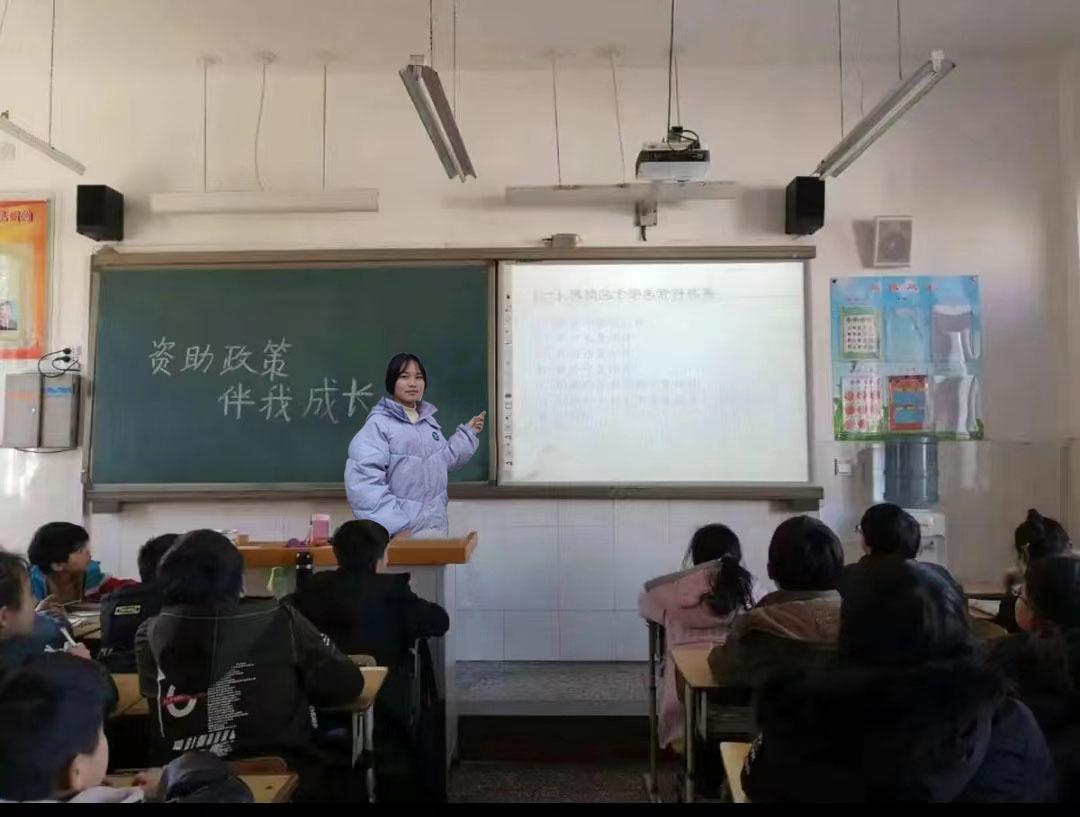 图示, 示意图

中度可信度描述已自动生成