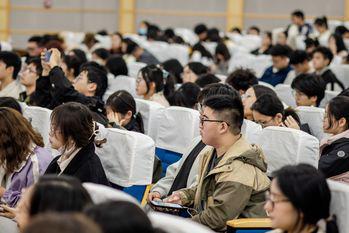 https://www.wnmc.edu.cn/_upload/article/images/5b/b0/b34b49424f9a8b72b11ffe27f6dd/942e041a-1c3c-43af-8986-44e8e6da2372.jpg