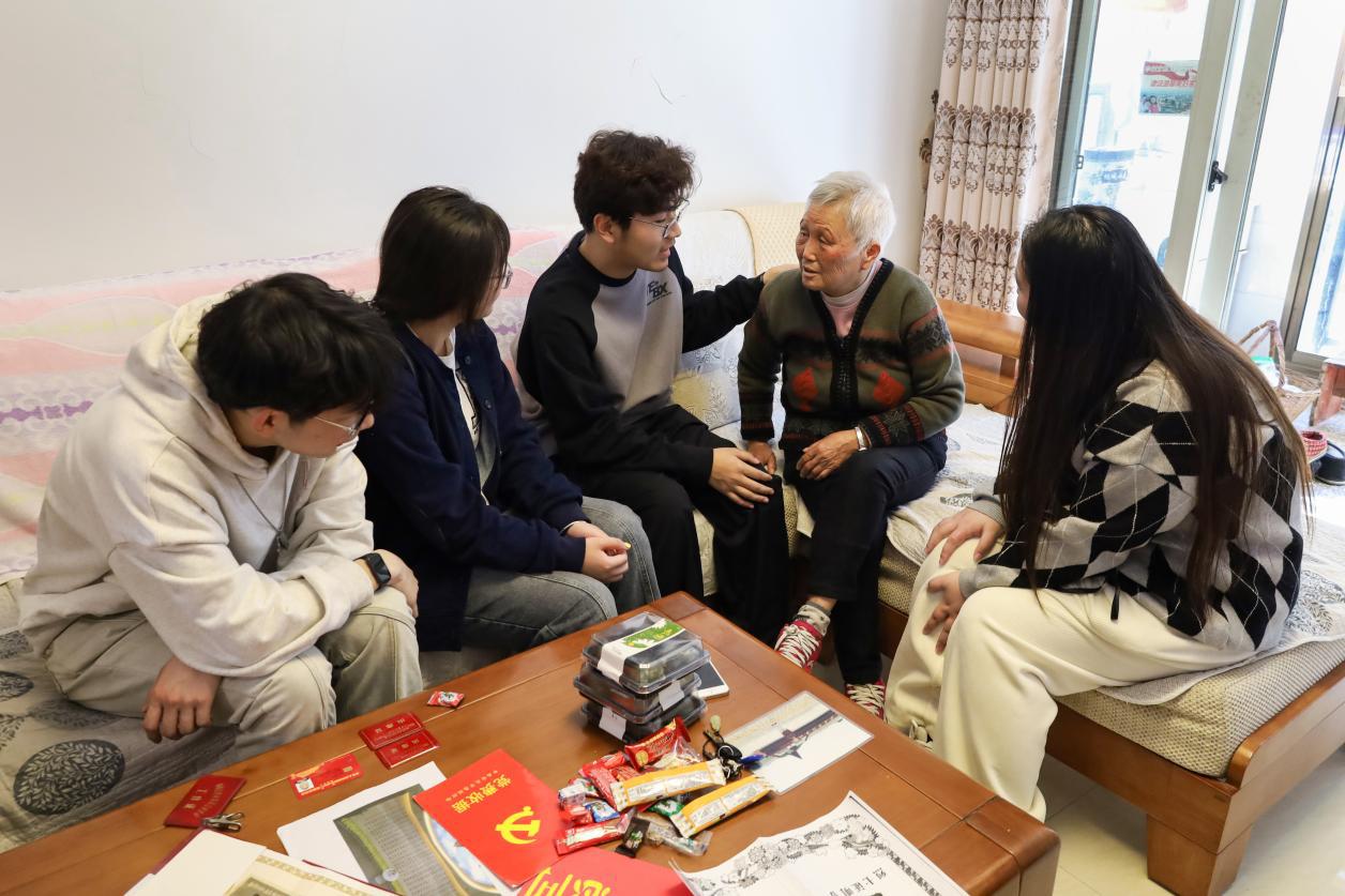 与烈士家属聊天1