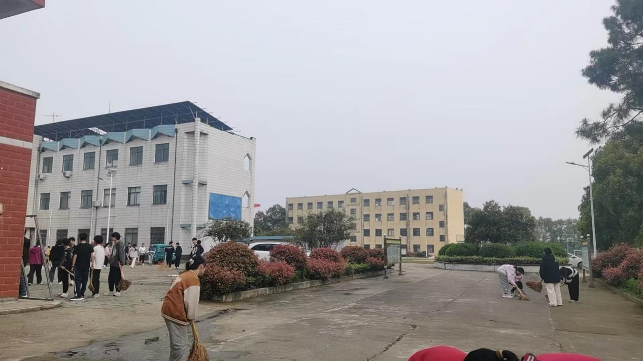校园环境卫生整治1