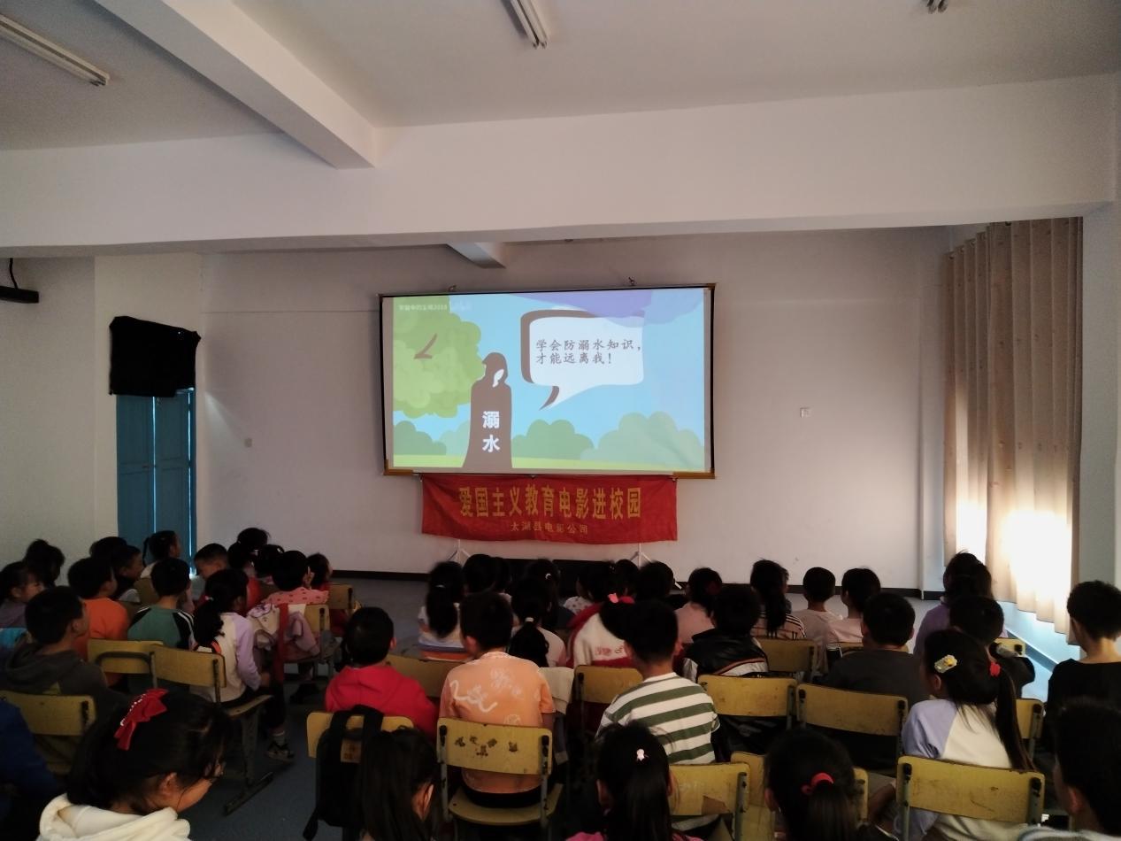 爱国主义教育电影进校园4