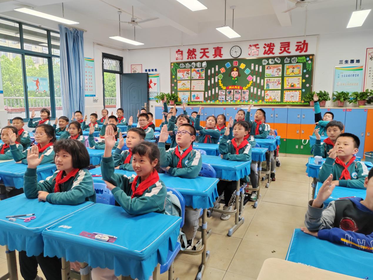 C:\Users\llp\Desktop\合肥市锦绣小学红色教育讲座进校园活动\图3.jpg