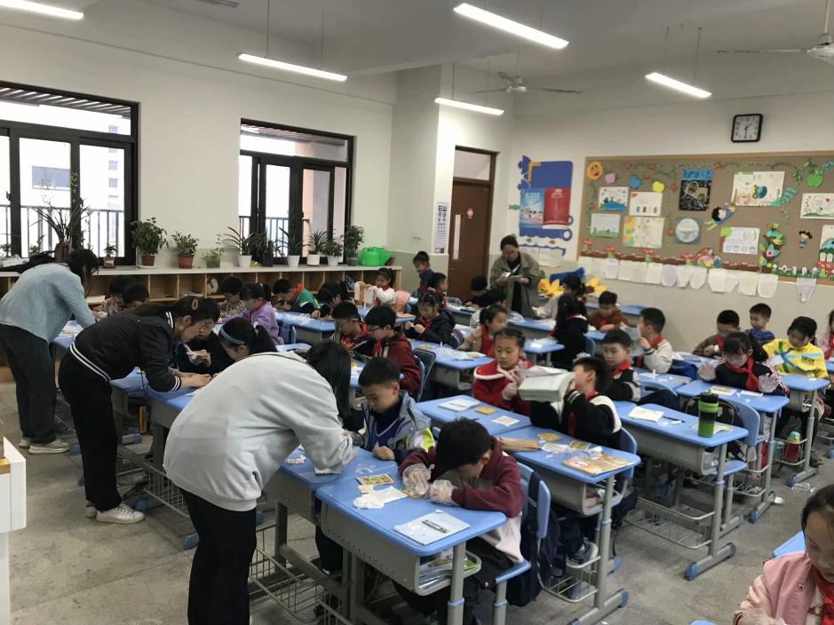 三（4）班