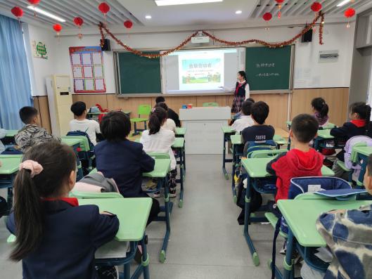 314致敬劳动者班会图片
