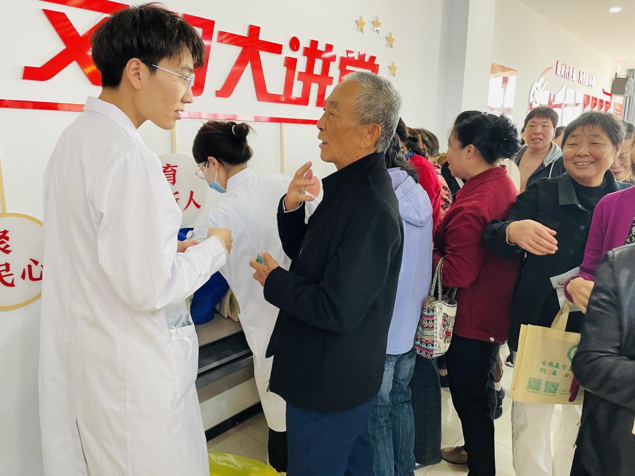莲花社区柏树郢居委会：秋冬渐浓 健康同行 (1)