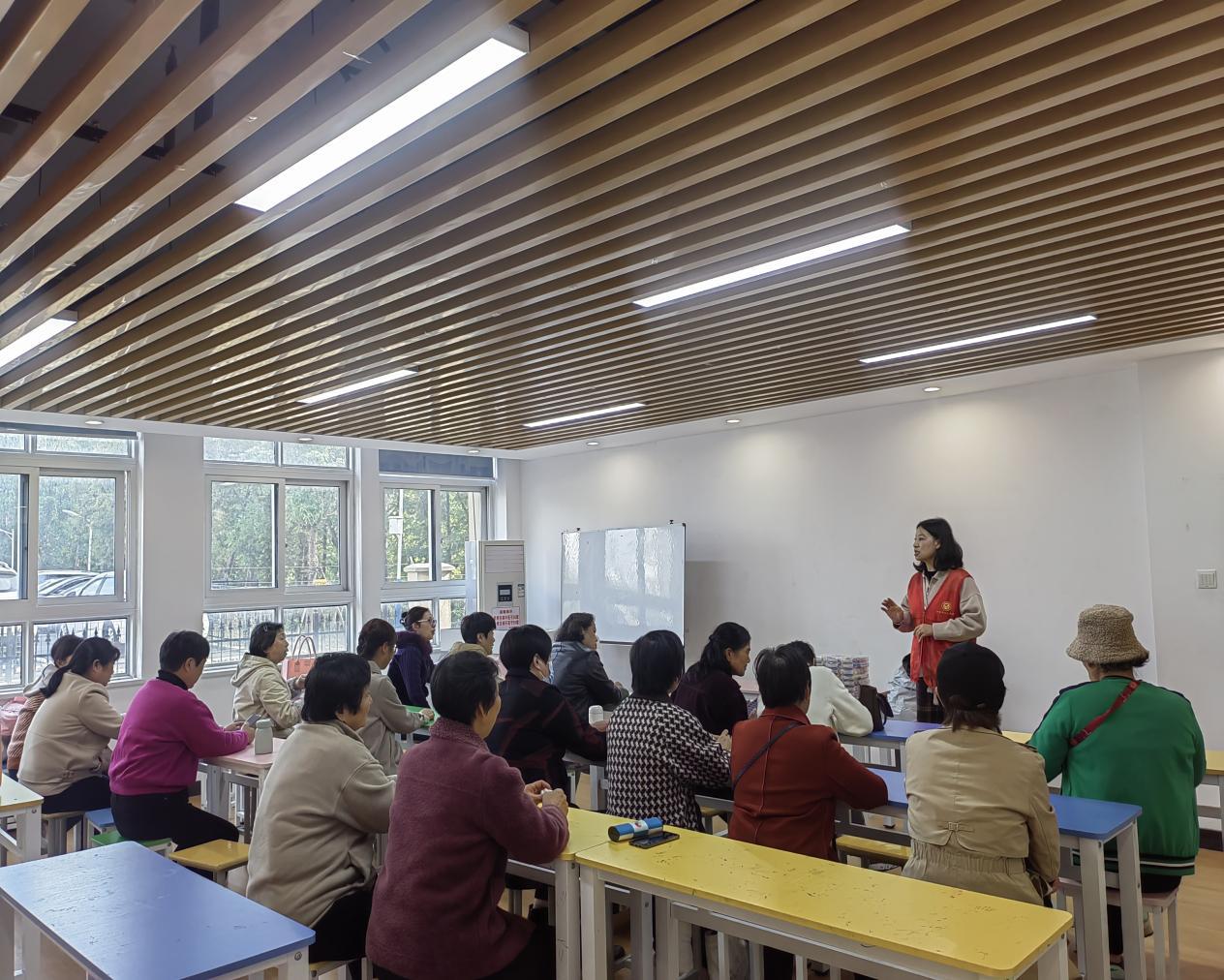 2024年11月8日下午 14：30-16：00 老有所学之消防安全记心间 手绘包包护平安 (5)