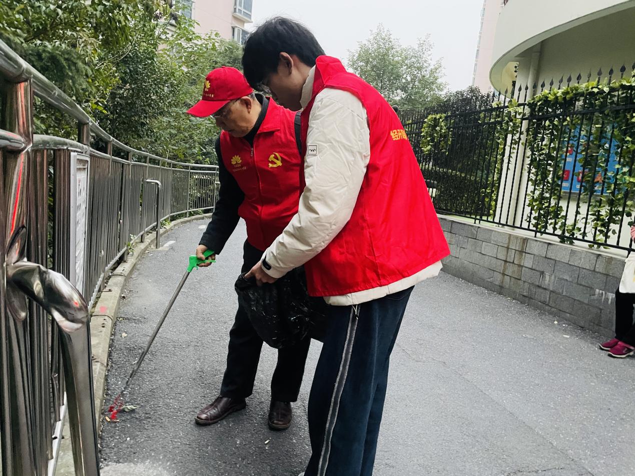 莲花社区柏树郢居委会：“幸福银领”青春志愿，携手共筑爱心桥梁docx (4)