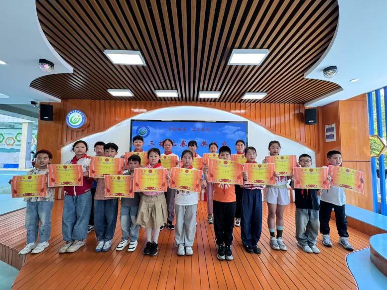 306941745896215_.pic