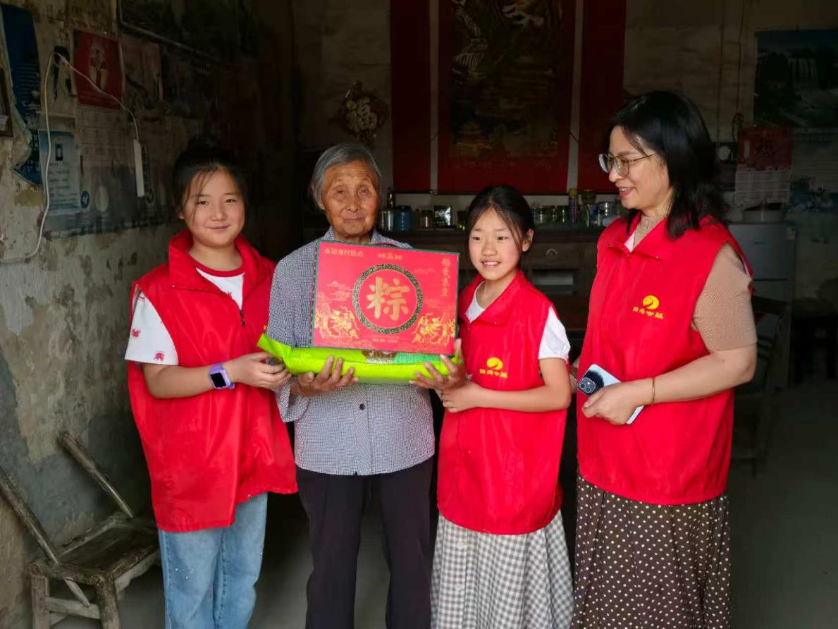 2053dd3cef726b6bdc5a1a1e2d3e98d