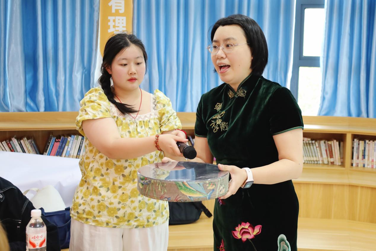 近景 老师同学