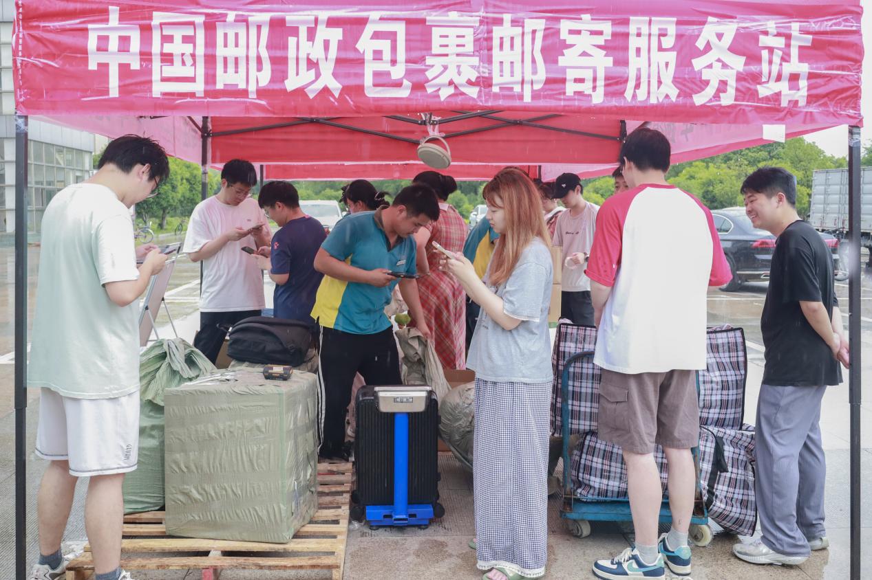 同学们寄行李