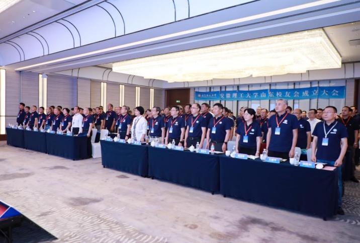 大厅里的人们

AI 生成的内容可能不正确。