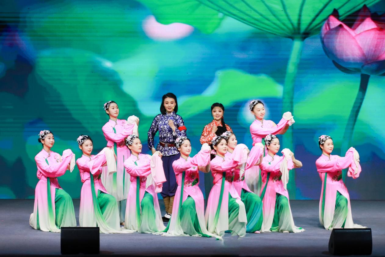 表演唱《洪湖水浪打浪》1