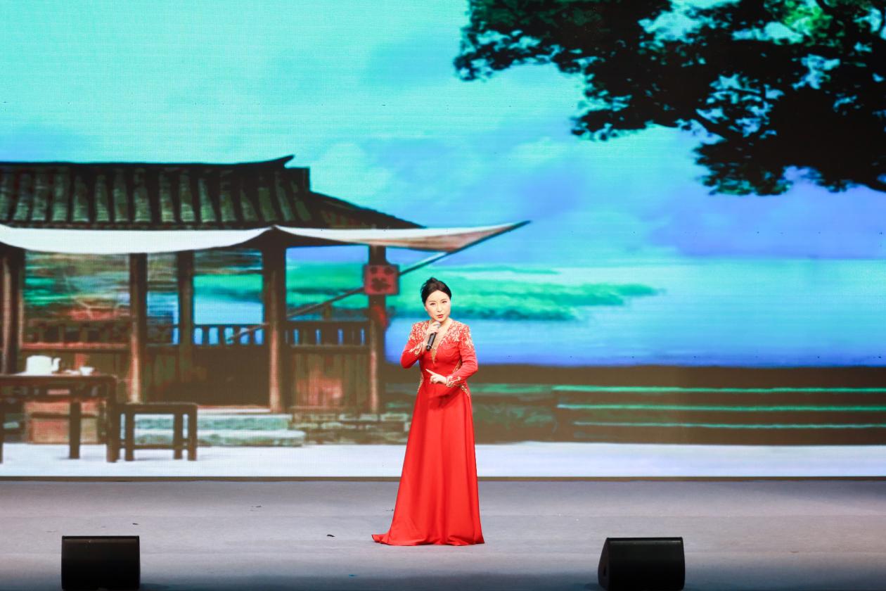 现代革命京剧《沙家浜》选段“智斗”