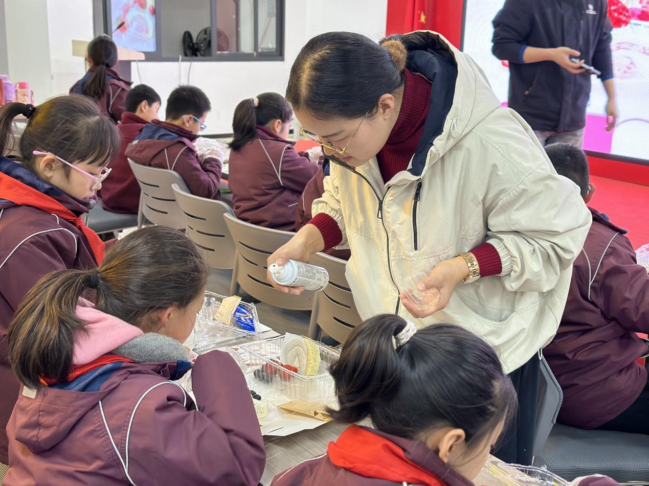 合肥经开区莲花中心柏树郢：甜蜜“食”光幸福加“焙” (6)