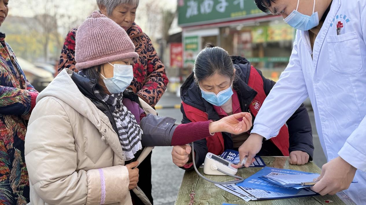 合肥经开区莲花中心柏树郢：小“托举”诠释爱无私 微服务守护大健康 (3)
