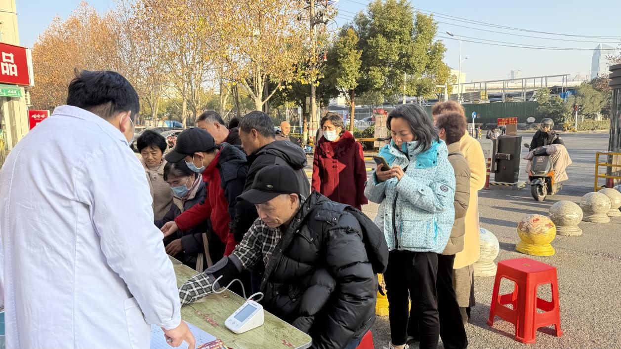 合肥经开区莲花中心柏树郢：小“托举”诠释爱无私 微服务守护大健康 (4)