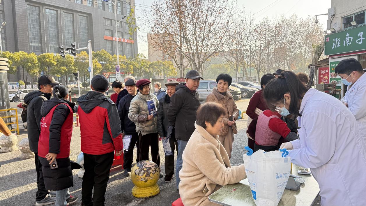 合肥经开区莲花中心柏树郢：小“托举”诠释爱无私 微服务守护大健康 (1)