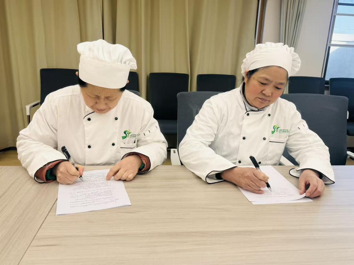 db334138ae8bf88325a2ee1c813049b5