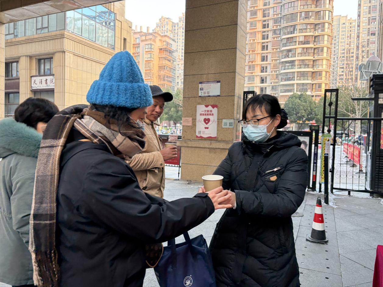 莲花中心星海社区：雪地里的志愿红 暖心中的民生情 (1)
