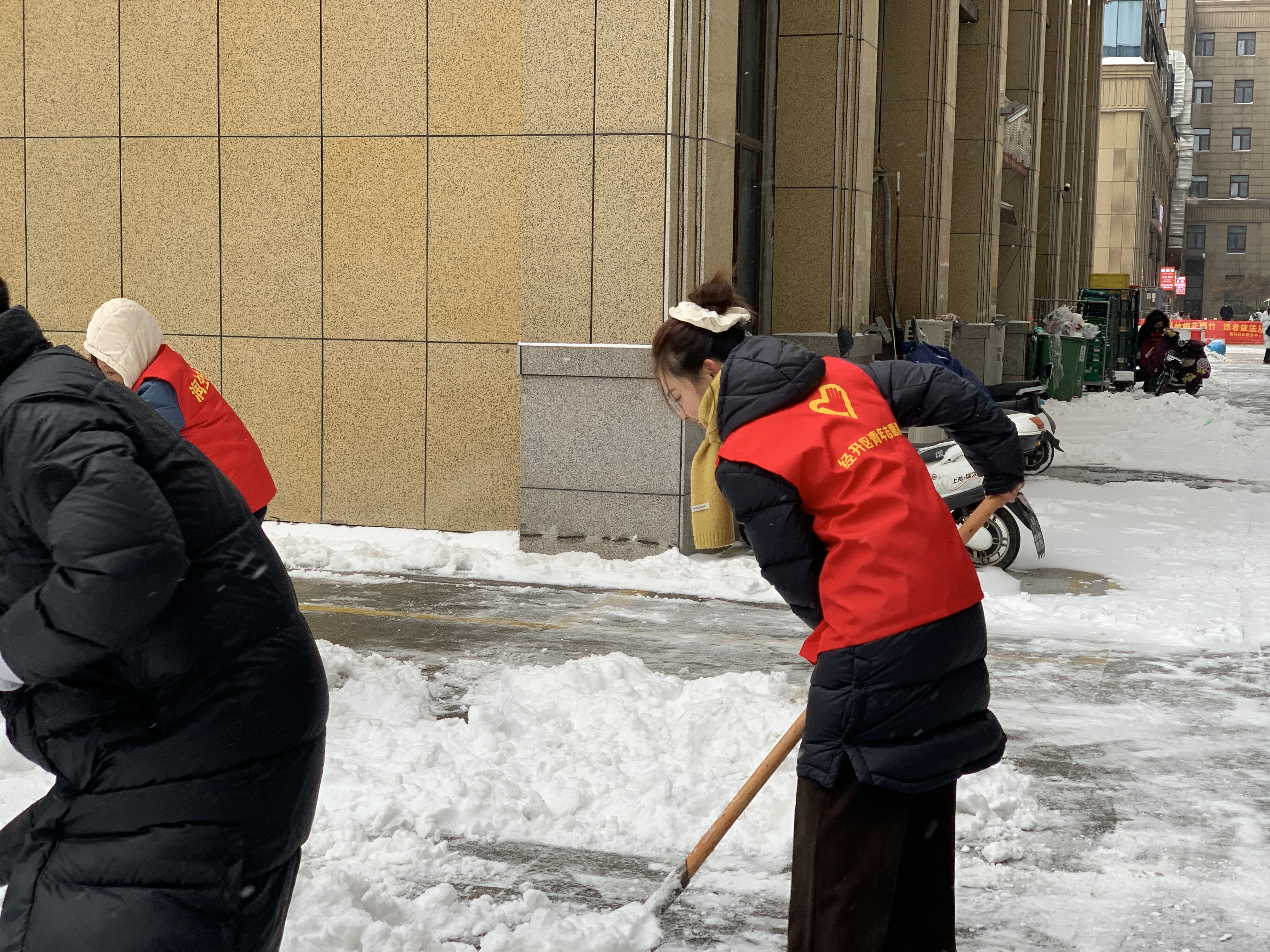 莲花中心星海社区：雪地里的志愿红 暖心中的民生情 (6)