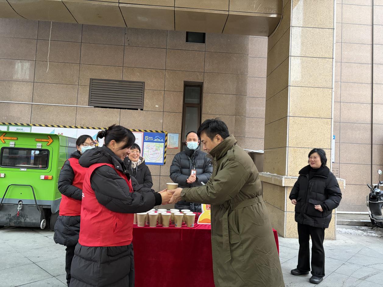 莲花中心星海社区：雪地里的志愿红 暖心中的民生情 (2)
