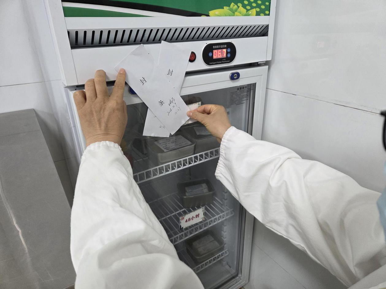 e43085fcbcd9056cc9e68b57e6f502b7