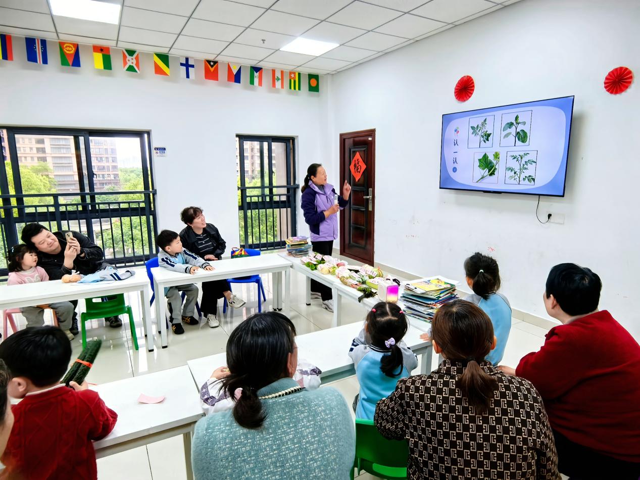 D:/阳光公益/2025全年活动方案/26.4月活动/4.23“以书换蔬，一起趣阅读”——世界阅读日特色主题活动/活动图片(六宫格）/微信图片_20260423171859_262_261.jpg微信图片_20260423171859_262_261