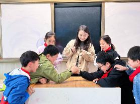 C:\Users\Lenovo\Desktop\教导处\德育工作\南小恒盛校区“老师—学生—家长心连心”关爱行动\夸夸专栏\三年级夸夸\三年级组夸夸我的班主任\313.png313