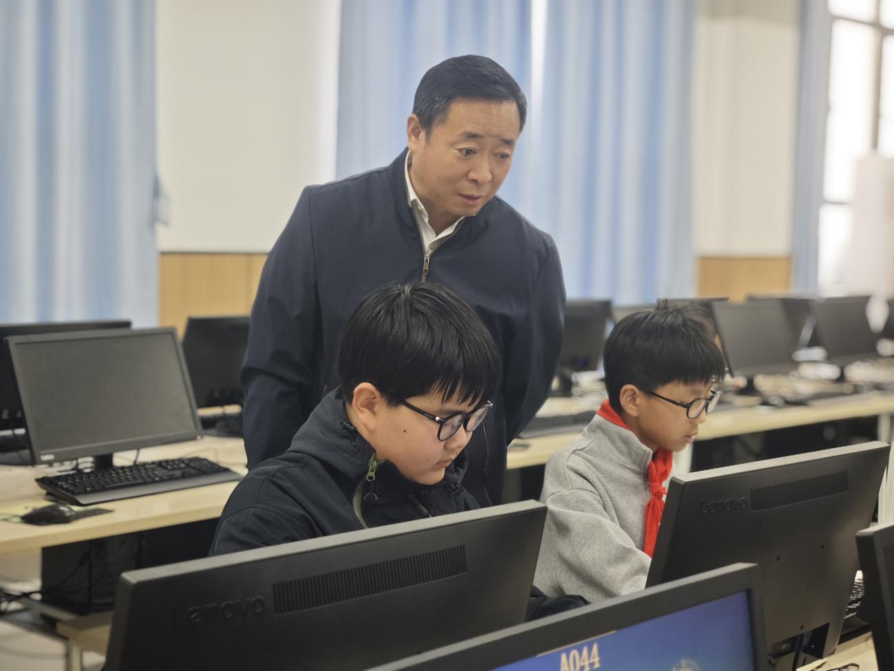 C:/Users/cyd/Desktop/新建文件夹/陈兆宏.jpg陈兆宏
