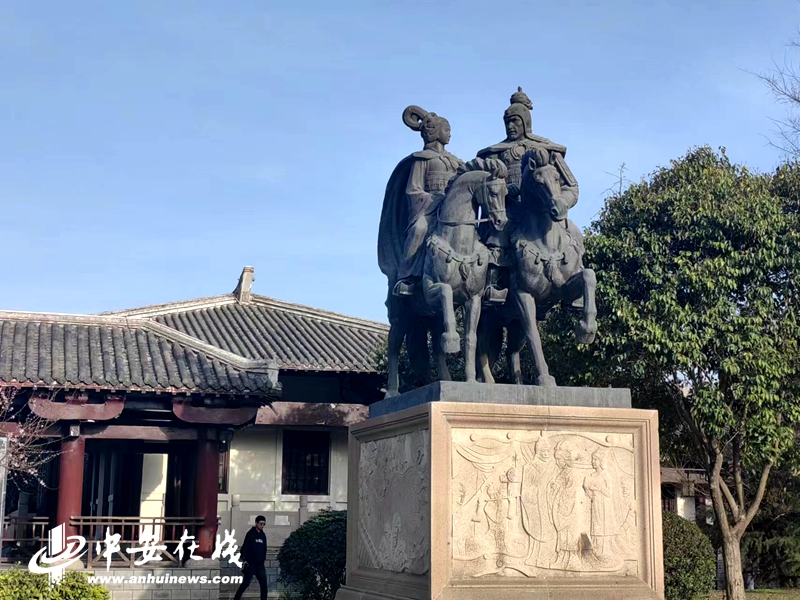 3月28日，记者走进灵璧县虞姬文化园里，错落有致的景观展现着楚汉历史遗韵，仿佛把游客带入到2000多年前的宏大历史场景中.jpg