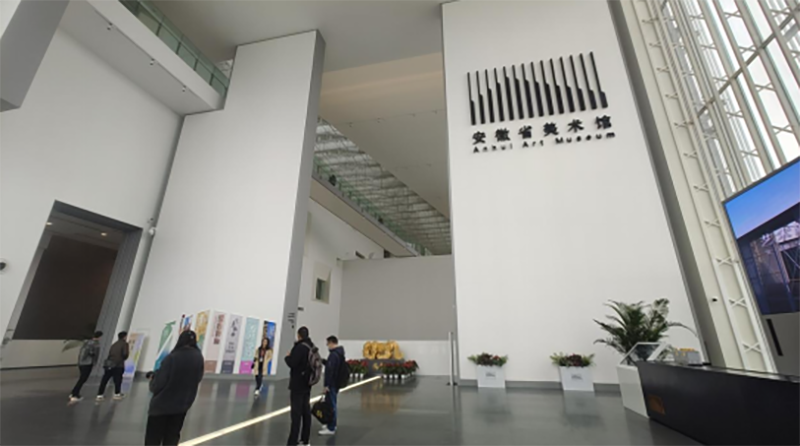 3月18日，参加“相约安徽·向春而行”活动的媒体记者来到了位于合肥的安徽省美术馆、江淮侨乡六家畈、长丰草莓小镇。.png