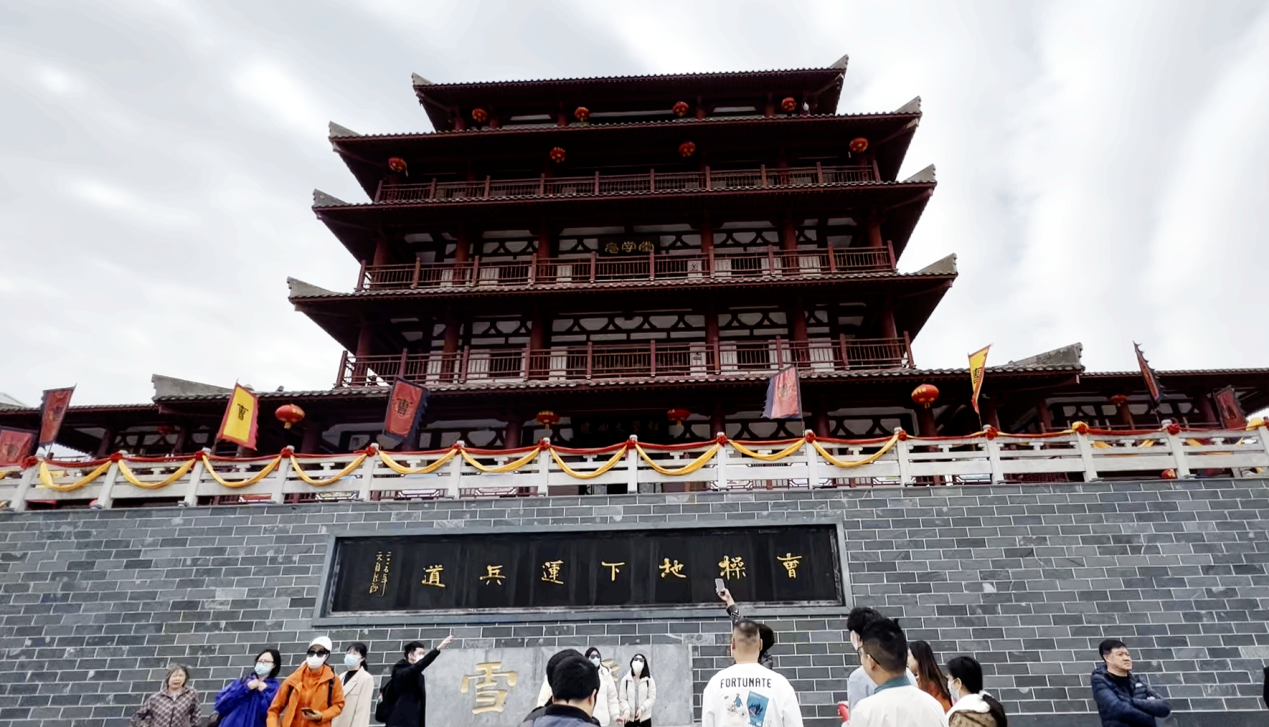 3月25日，参加“相约安徽·向春而行”活动的媒体记者走进亳州，游曹操地下运兵道、逛北关老街、观花戏楼，还有这些地方值得走一走！.png