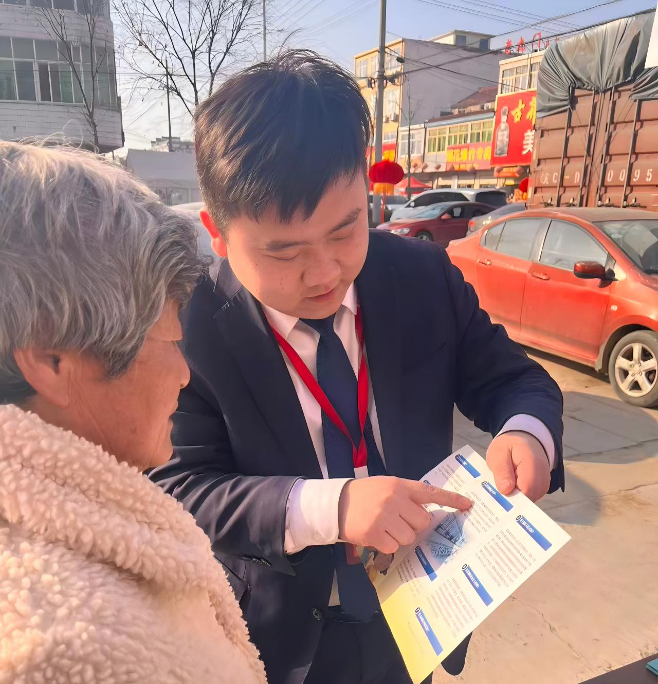 图4：珍爱信用记录 理性合法维权 —— 五河农商银行开展征信专项宣传活动.jpg